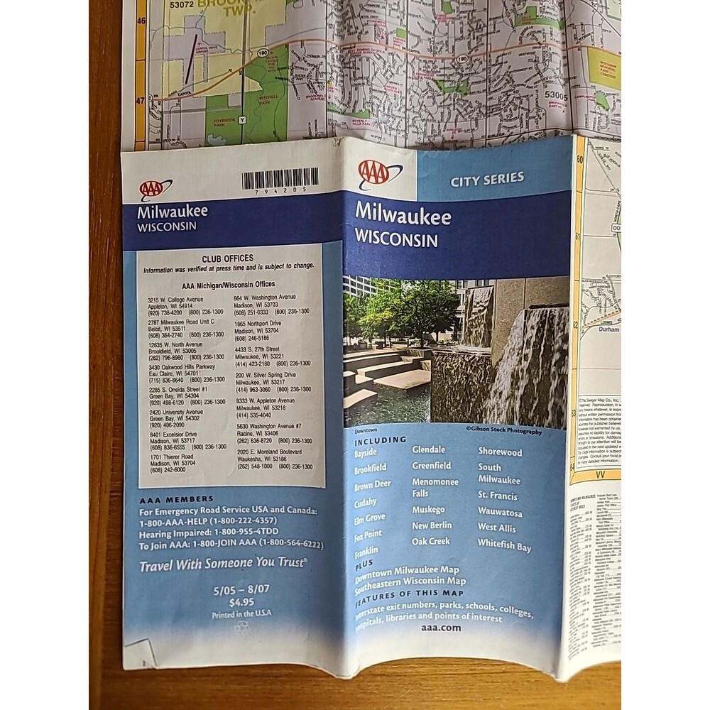 AAA Milwaukee Wisconsin City Series Map - Picture 2 of 10